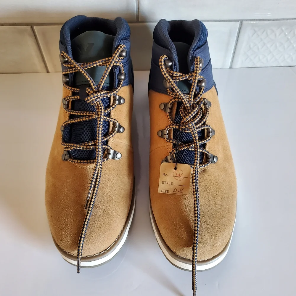 NWT Territory 10.5 Gorpcore Hiking Sport Boulder Flat Heel Lace-Up Leather Boots